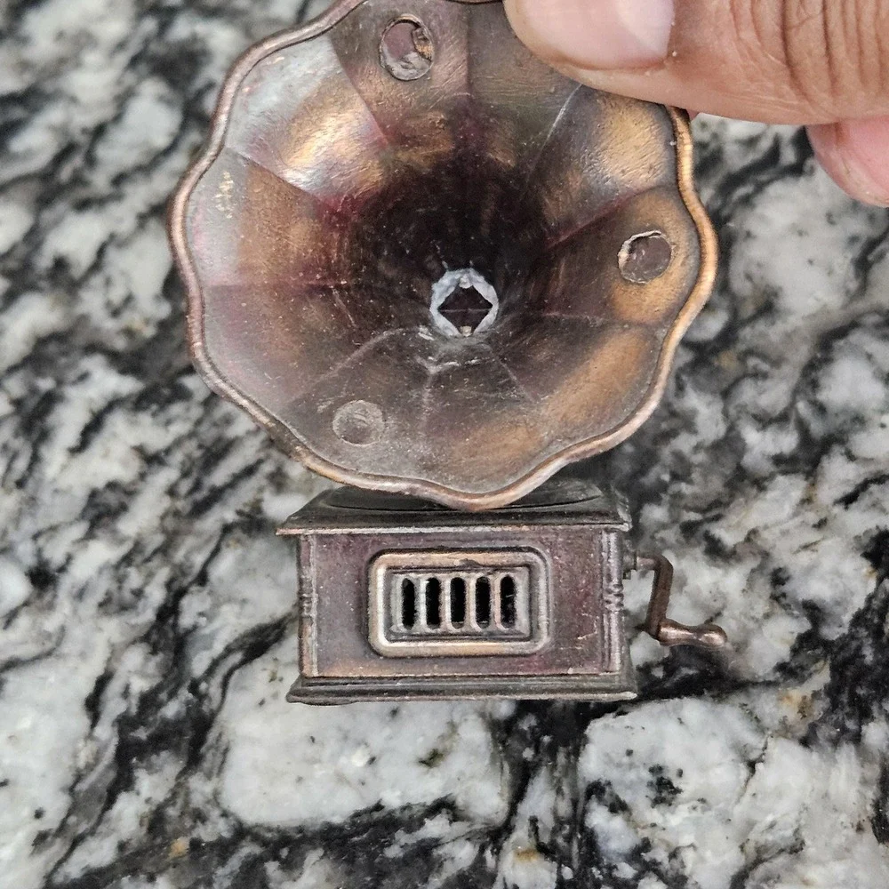 miniature die-cast metal‎ gramophone pencil sharpener